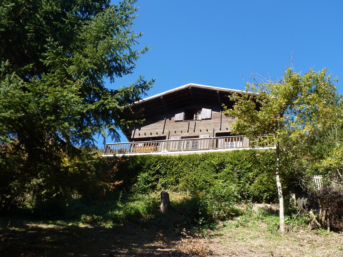 vue du chalet à l`automne